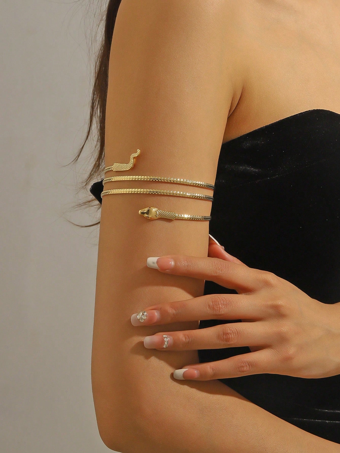 SHEIN 1pc Exaggerated Fashion Metal Coiled Snake Arm Cuff, Minimalist Personalized Open Adjustable Arm Decor For Women, Suitable For Daily Wear (May Have Minor Blemishes Due To Packaging And Shipping)