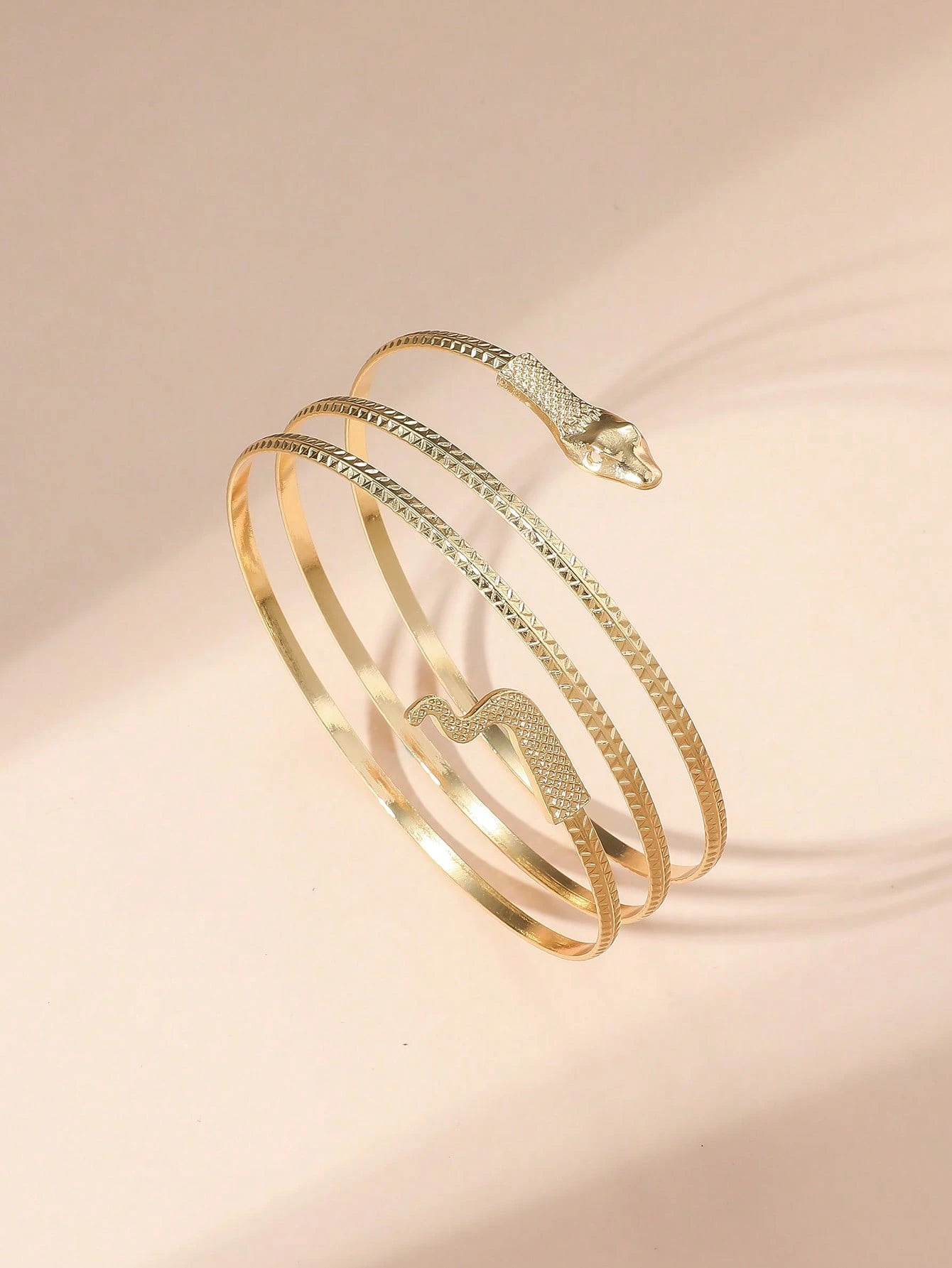 SHEIN 1pc Exaggerated Fashion Metal Coiled Snake Arm Cuff, Minimalist Personalized Open Adjustable Arm Decor For Women, Suitable For Daily Wear (May Have Minor Blemishes Due To Packaging And Shipping)