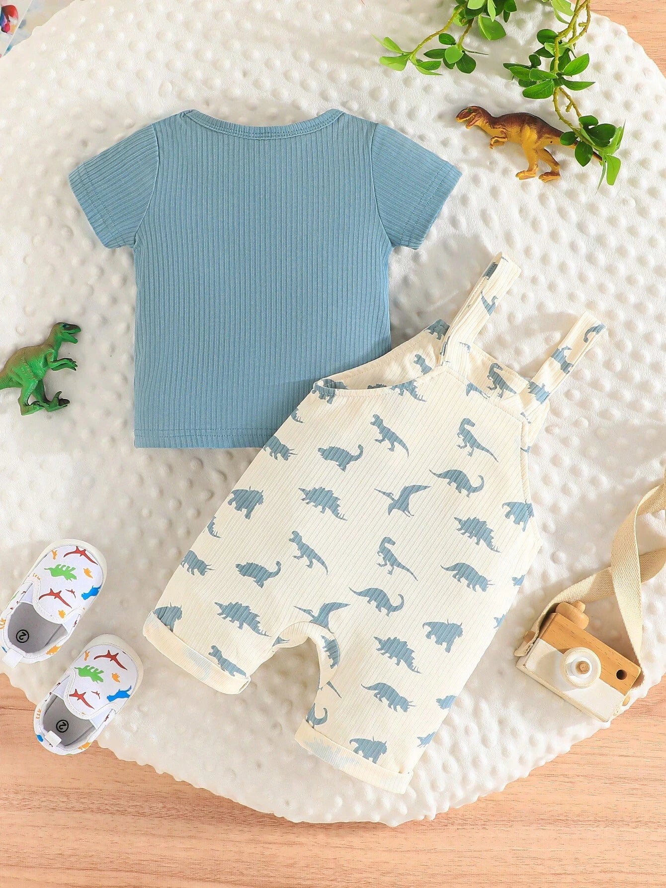 SHEIN Baby Boy Summer Set - Stylish Casual Solid Color Short Sleeve T-Shirt And Cute Dinosaur Overalls