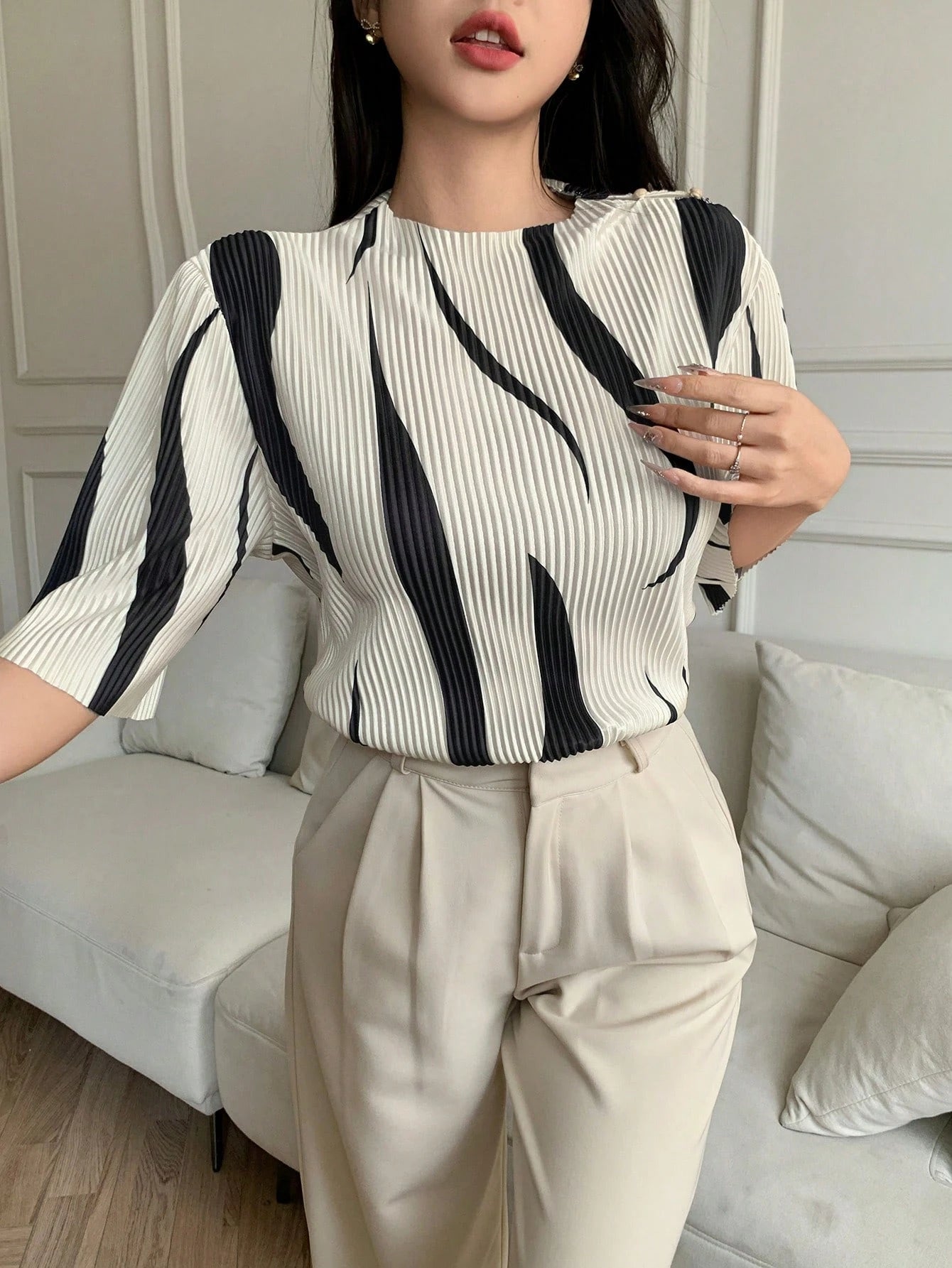  | SHEIN Calvaya Asymmetrical Print Stand Collar Pleated Slim Fit Women's Short Sleeve T-Shirt | T-shirt | Shein | OneHub