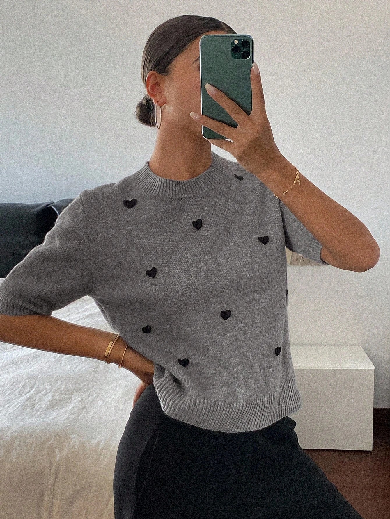 SHEIN DAZY Heart Decor Loose Fit Short Sleeve Round Neck Casual Knit Top For Women, Spring/Autumn