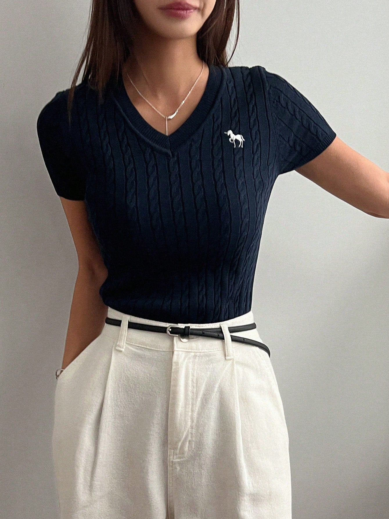 SHEIN DAZY Women's Embroidery Pattern Slim Fit V-Neck Short Sleeve Knitted Top, Suitable For Spring And Summer