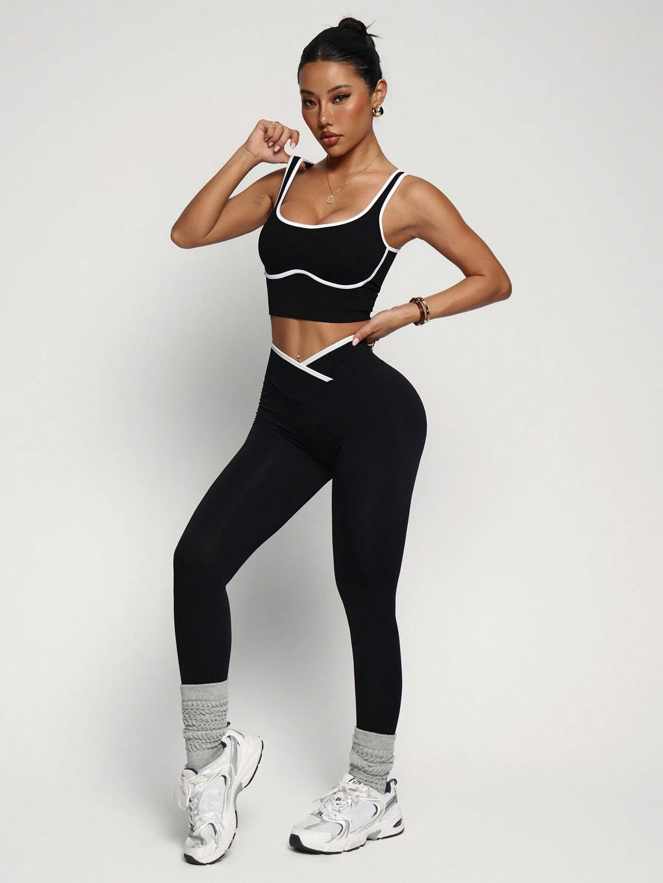 SHEIN Dewbera Women's Yoga Colorblock Seamless Sports Set