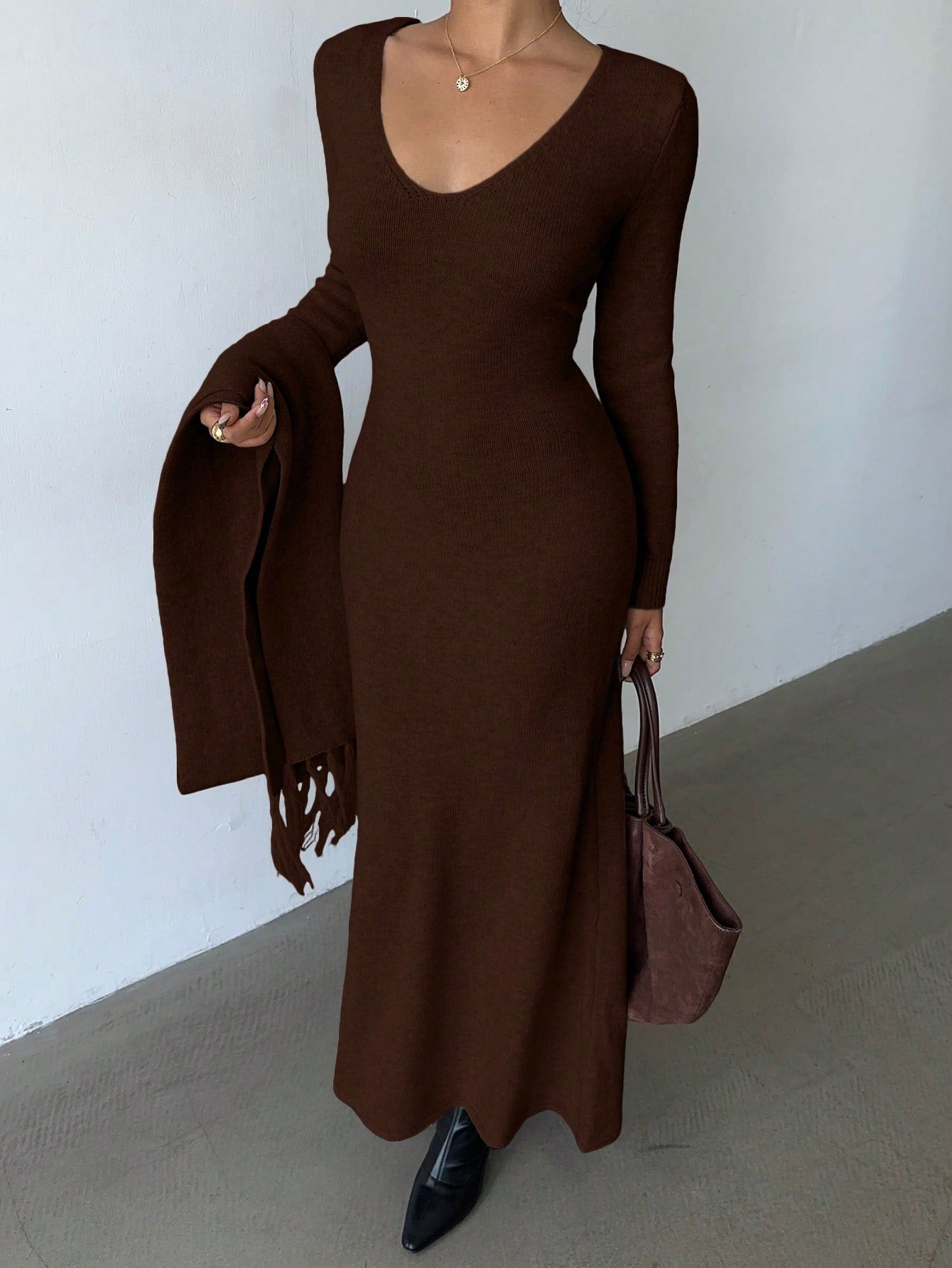 SHEIN Elenzga Elegant Light Apricot V-Neck Simple Comfortable Vintage Style Knitted Dress With Tassel Scarf, Suitable For Commuting And Outings In Autumn/Winter