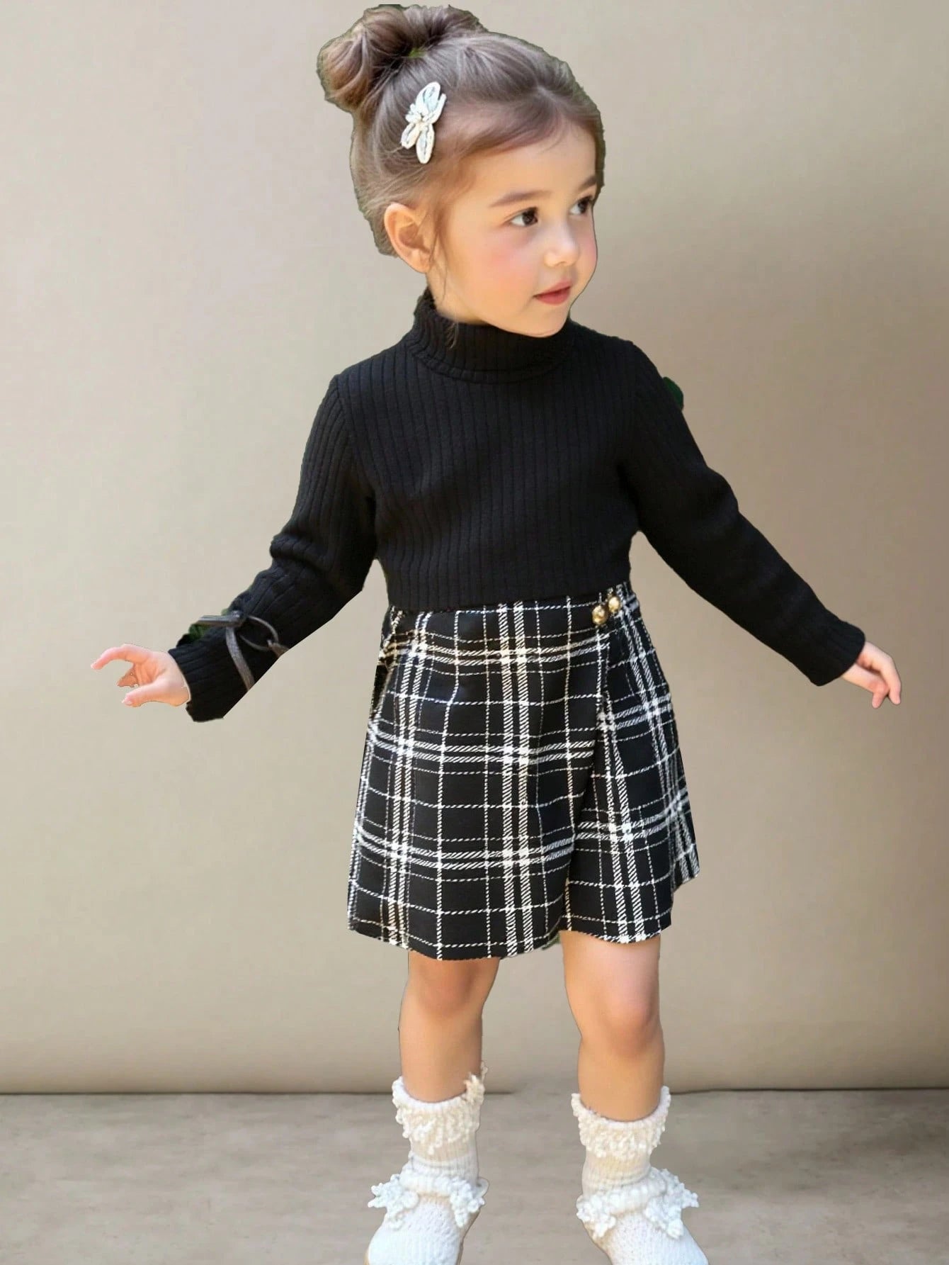 SHEIN 2pcs Baby Girl Knit Black Long Sleeve Shirt And Plaid Elastic Waist Shorts Set
