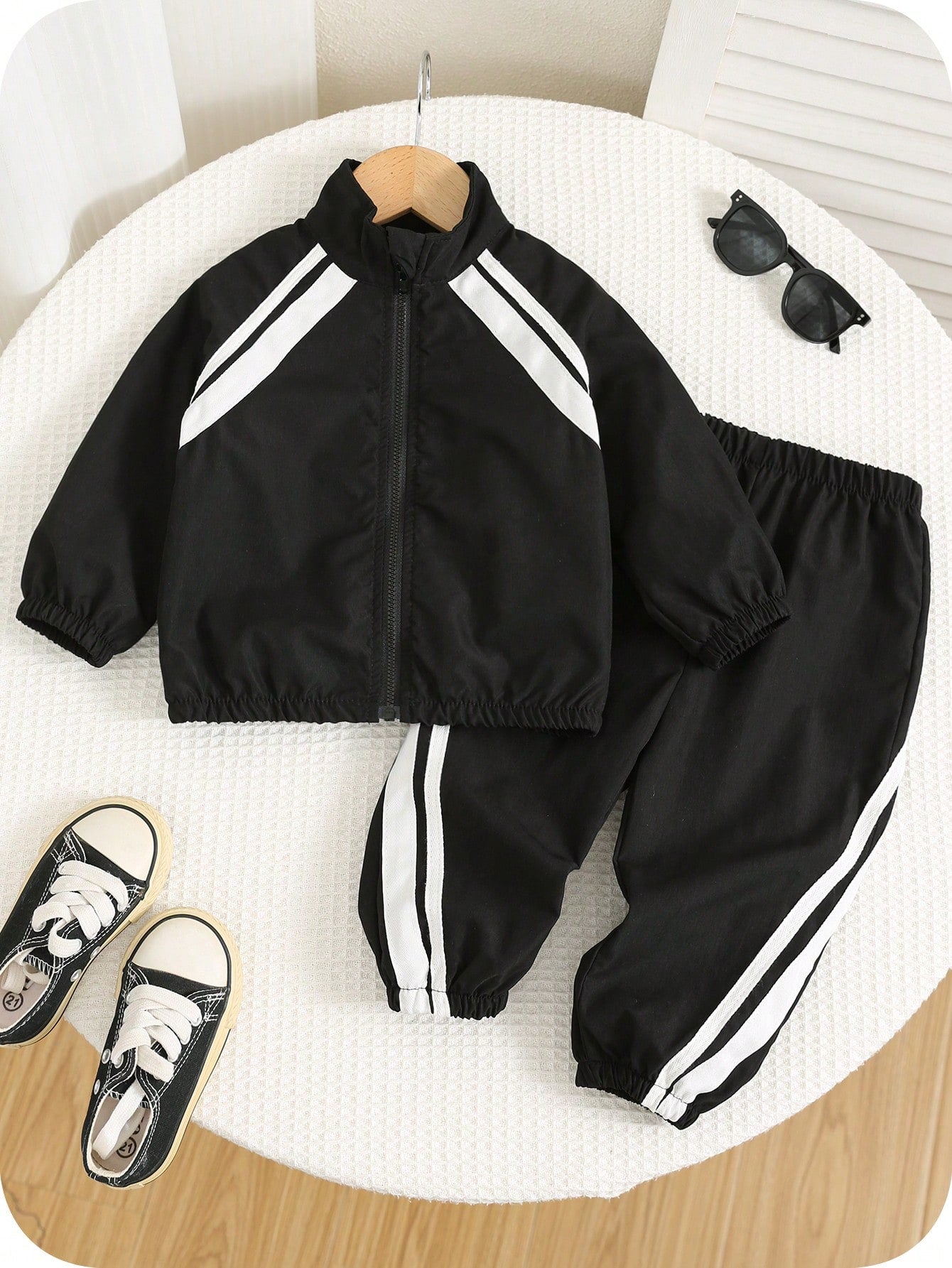 SHEIN 2pcs/Set Baby Boy/Girl Black Collar Jacket&Jogger Pants,Black And White Checkered,Autumn,Casual,Vacation,Thick Utility Style Suit For Fall/Winter