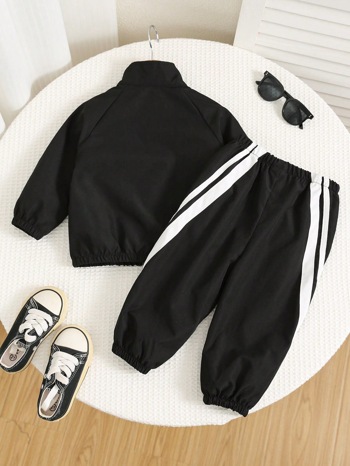 SHEIN 2pcs/Set Baby Boy/Girl Black Collar Jacket&Jogger Pants,Black And White Checkered,Autumn,Casual,Vacation,Thick Utility Style Suit For Fall/Winter
