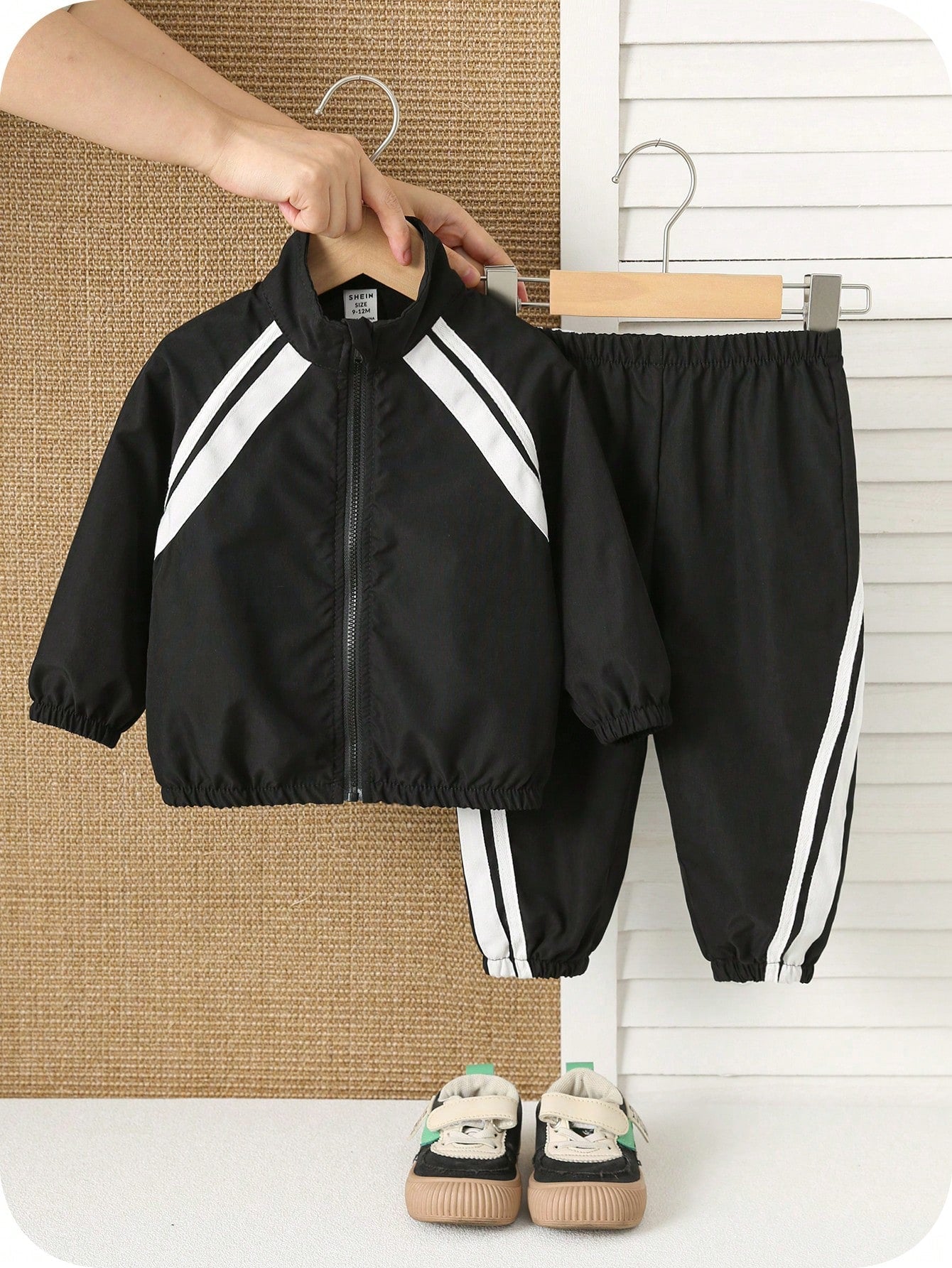 SHEIN 2pcs/Set Baby Boy/Girl Black Collar Jacket&Jogger Pants,Black And White Checkered,Autumn,Casual,Vacation,Thick Utility Style Suit For Fall/Winter