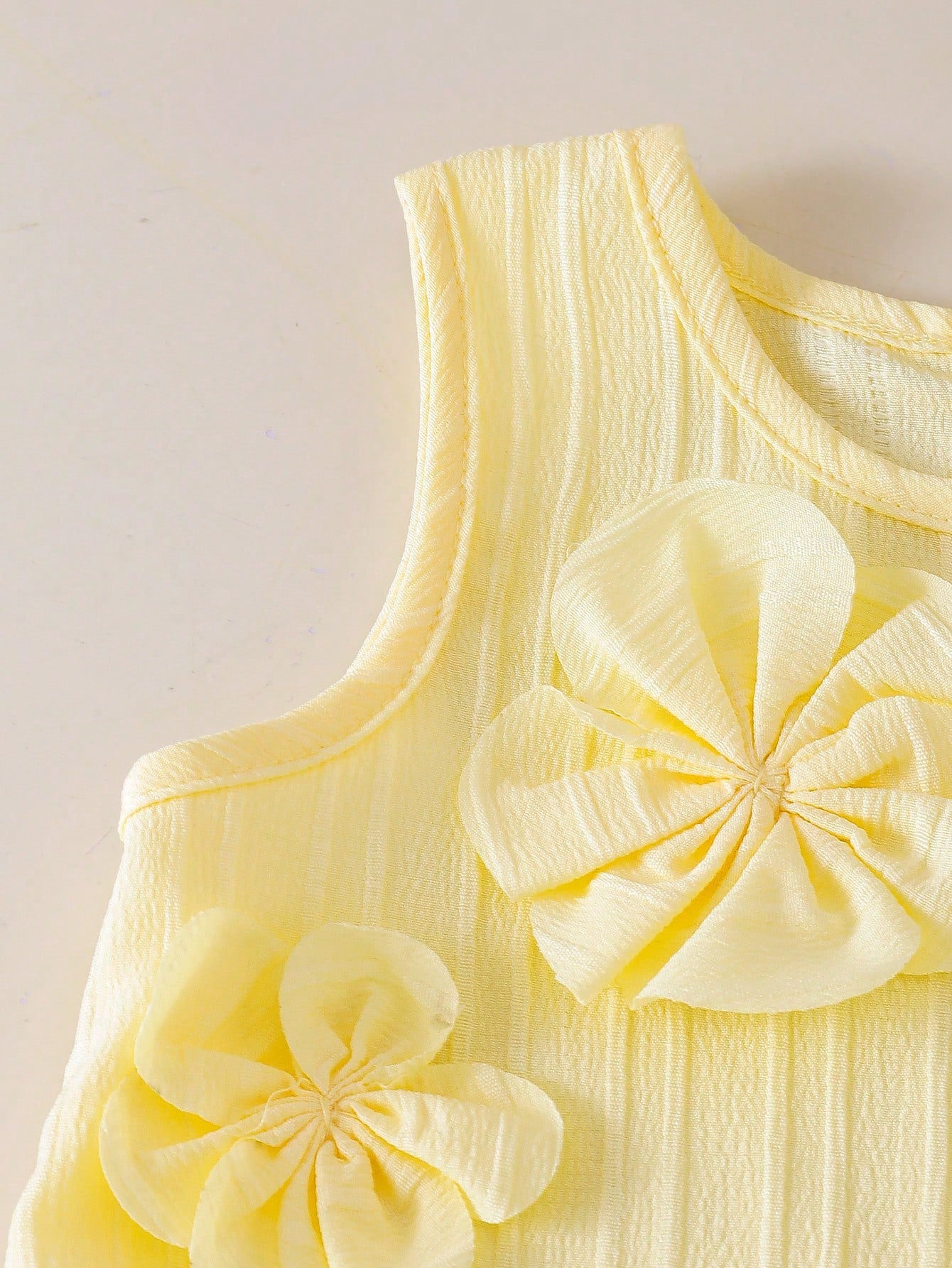 SHEIN 2pcs/Set Baby Girl Unisex Fashion Cute 3D Floral Decor Sleeveless Top And Shorts Set, Suitable For Daily Wear, Vacation, Spring/Summer Girls Summer Coord Set Toddlers Girls Clothes