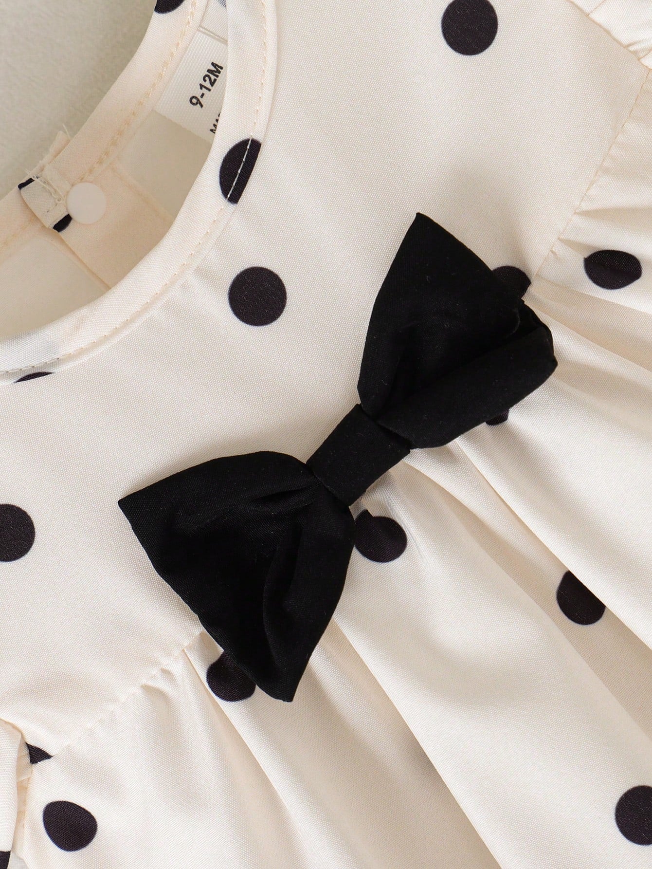 SHEIN Baby Girls' Summer Polka Dot Dress  Black & White Dots+Bow Decor On Chest+Flare Sleeves  Soft & Cute  Suitable For Daily Outings And Photo Shoots