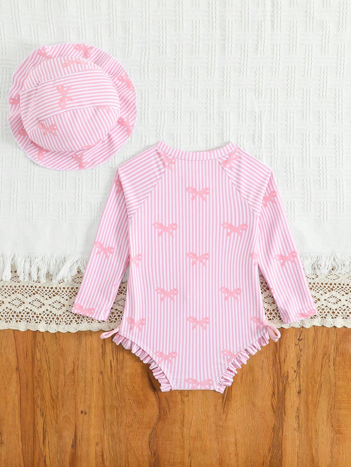 SHEIN GraphicGems 1-Piece Girls Bow Print Long Sleeve Swimsuit With Zipper, Includes Hat