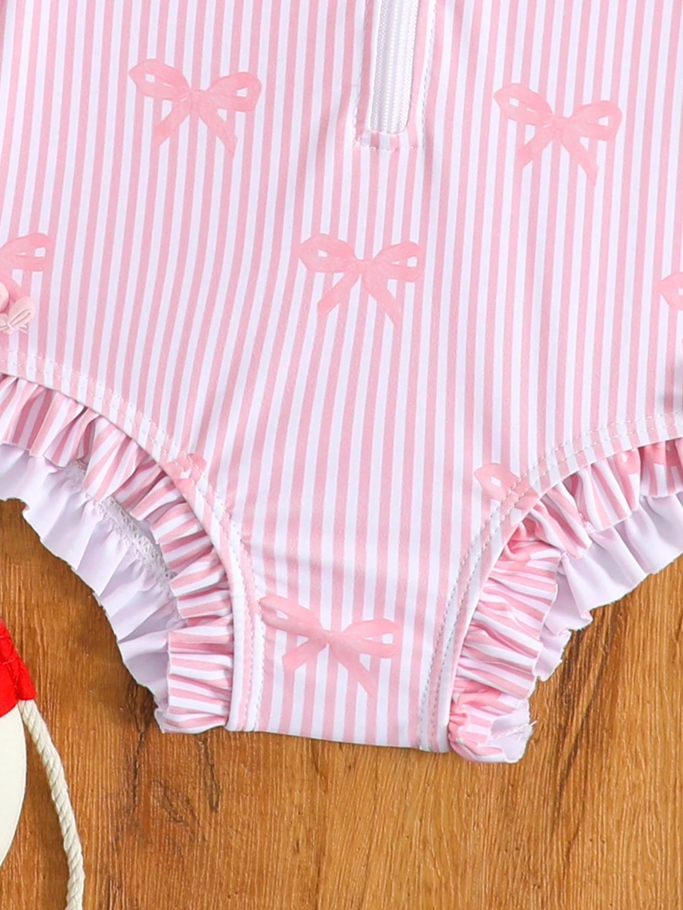 SHEIN GraphicGems 1-Piece Girls Bow Print Long Sleeve Swimsuit With Zipper, Includes Hat
