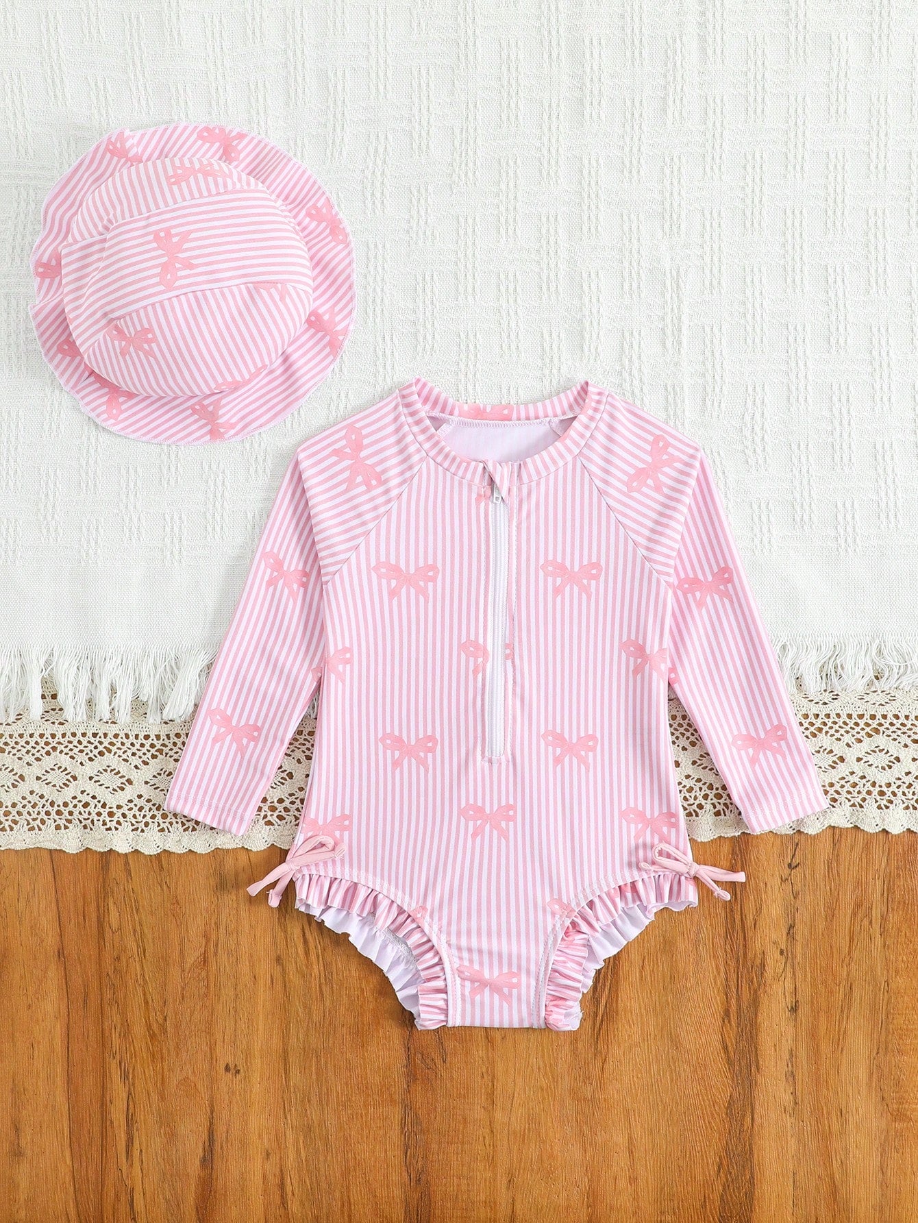 SHEIN GraphicGems 1-Piece Girls Bow Print Long Sleeve Swimsuit With Zipper, Includes Hat