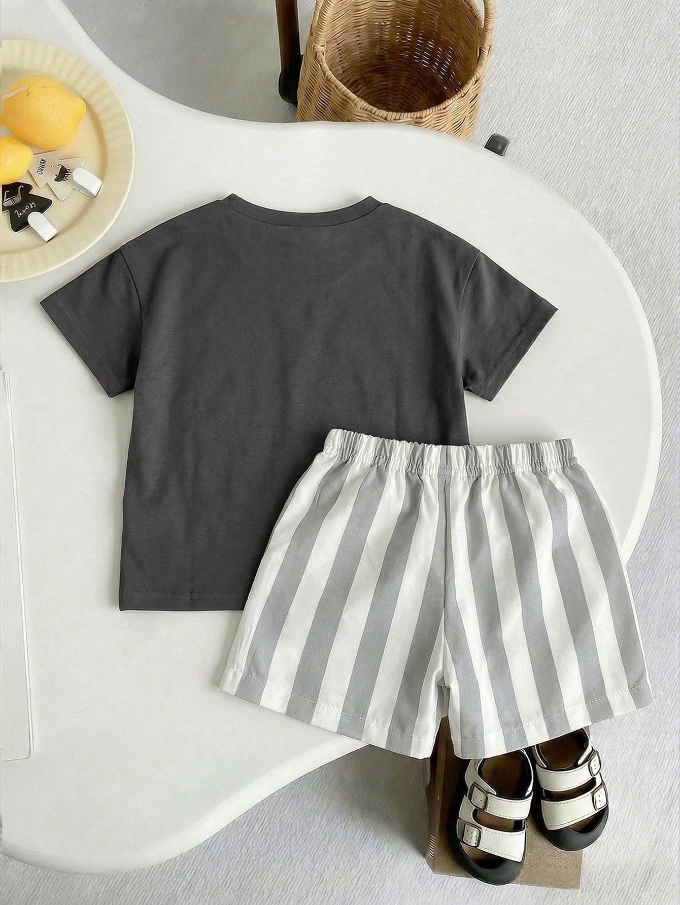 SHEIN Playful Pals 2pcs/Set Baby Boys' Summer Vacation White Sun Graphic T-Shirt And Elastic Waist Striped Shorts Casual Beach Holiday Outfit For Infants & Toddlers