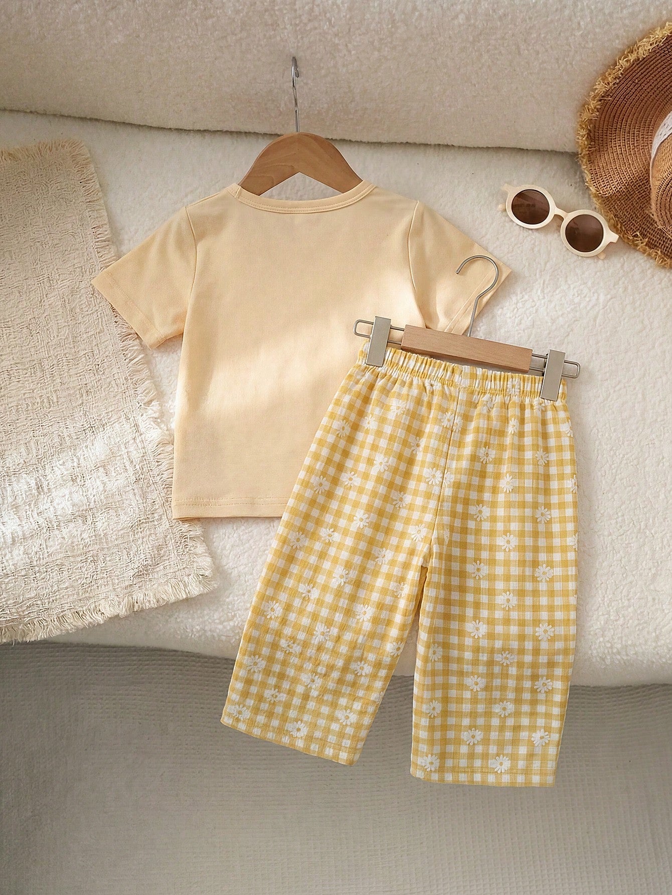 SHEIN Playful Pals Baby Girl 3D Floral Decor Short Sleeve T-Shirt And Plaid Pants Casual Outfit