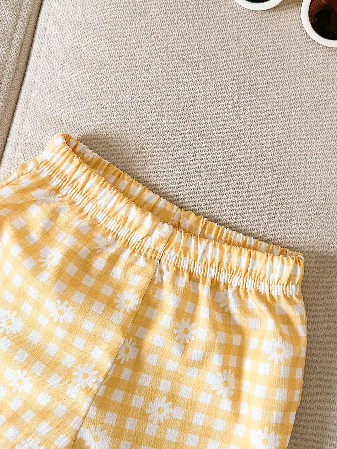 SHEIN Playful Pals Baby Girl 3D Floral Decor Short Sleeve T-Shirt And Plaid Pants Casual Outfit