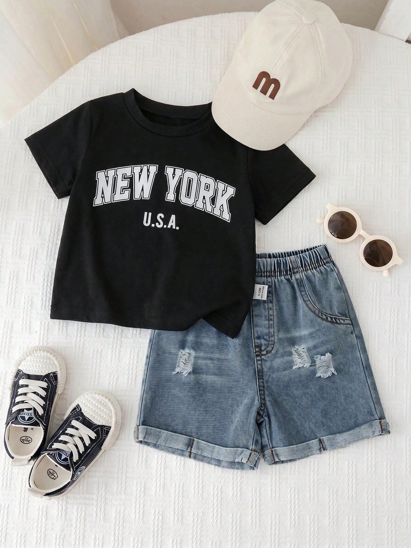 SHEIN Unisex Baby 2pcs/Set Casual Cute Slogan Graphic Short Sleeve T-Shirt And Distressed Denim Shorts Set, Baby Outfit, Streetwear