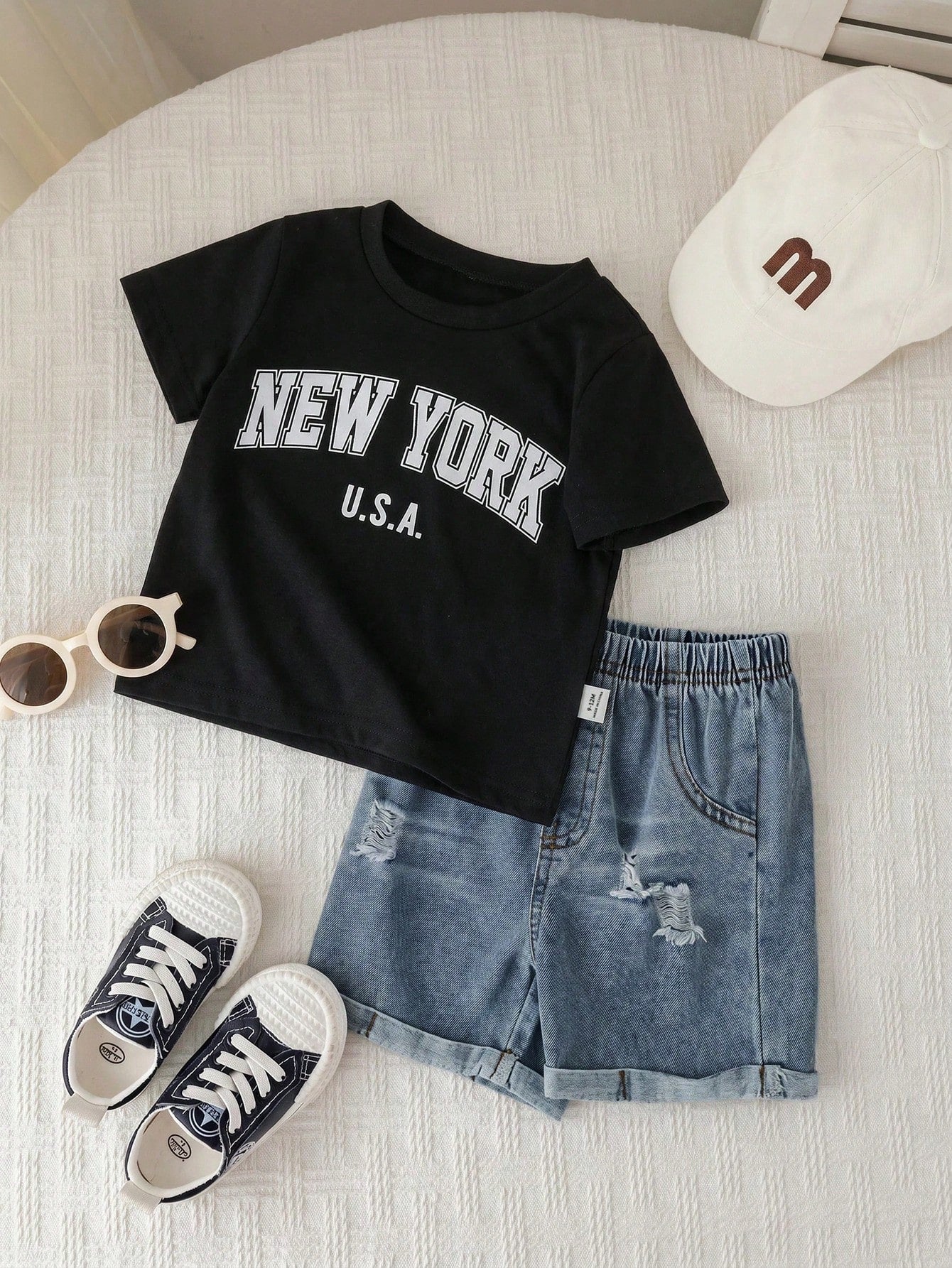 SHEIN Unisex Baby 2pcs/Set Casual Cute Slogan Graphic Short Sleeve T-Shirt And Distressed Denim Shorts Set, Baby Outfit, Streetwear