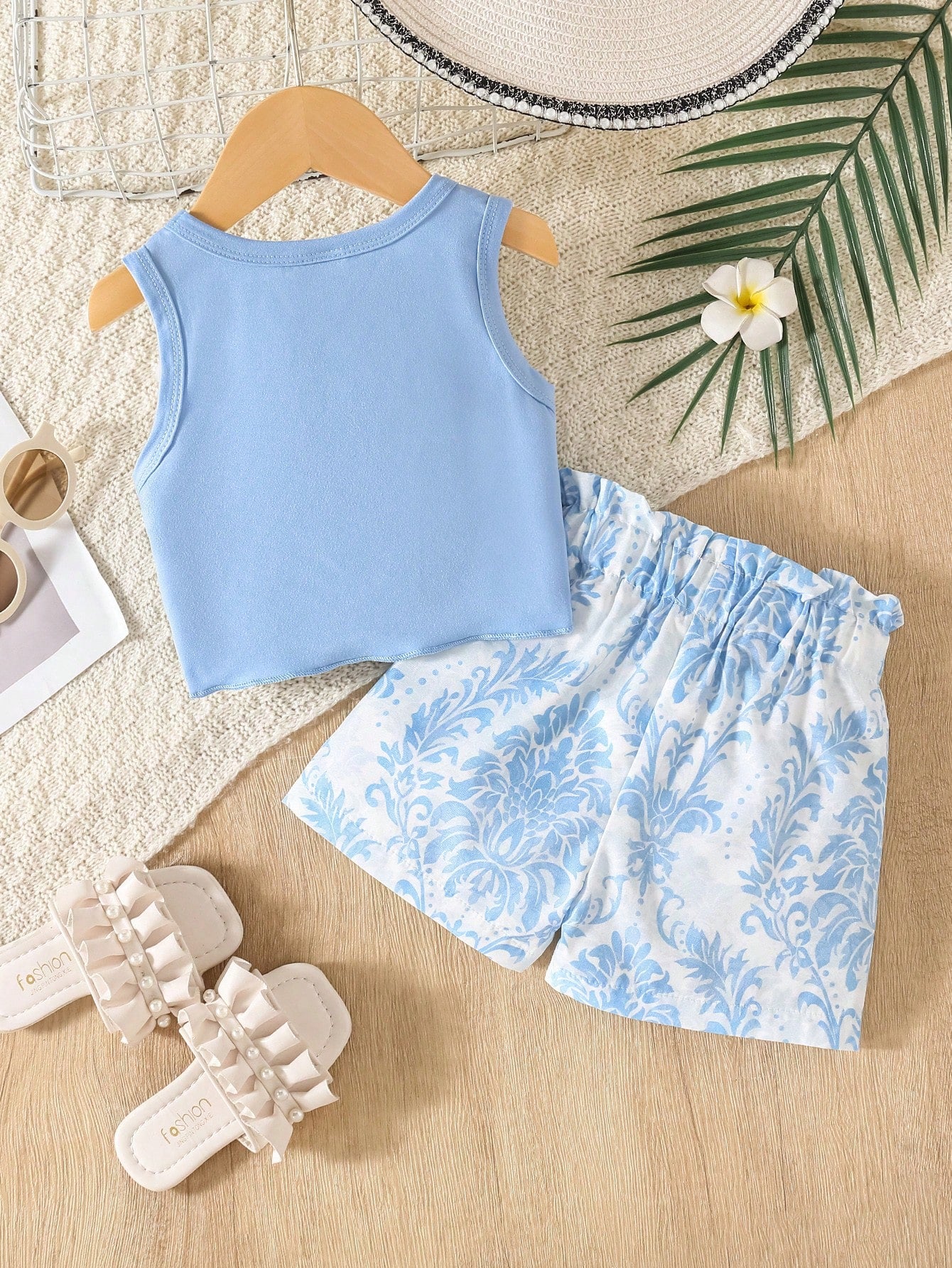 SHEIN Vintaside Kids Baby Girl Blue Summer Cute Vacation Holiday Retro Plant Print Sleeveless Tank Top And Shorts Set Knotted Jacquard Round-Neck Bow Shorts 2pcs Outfit