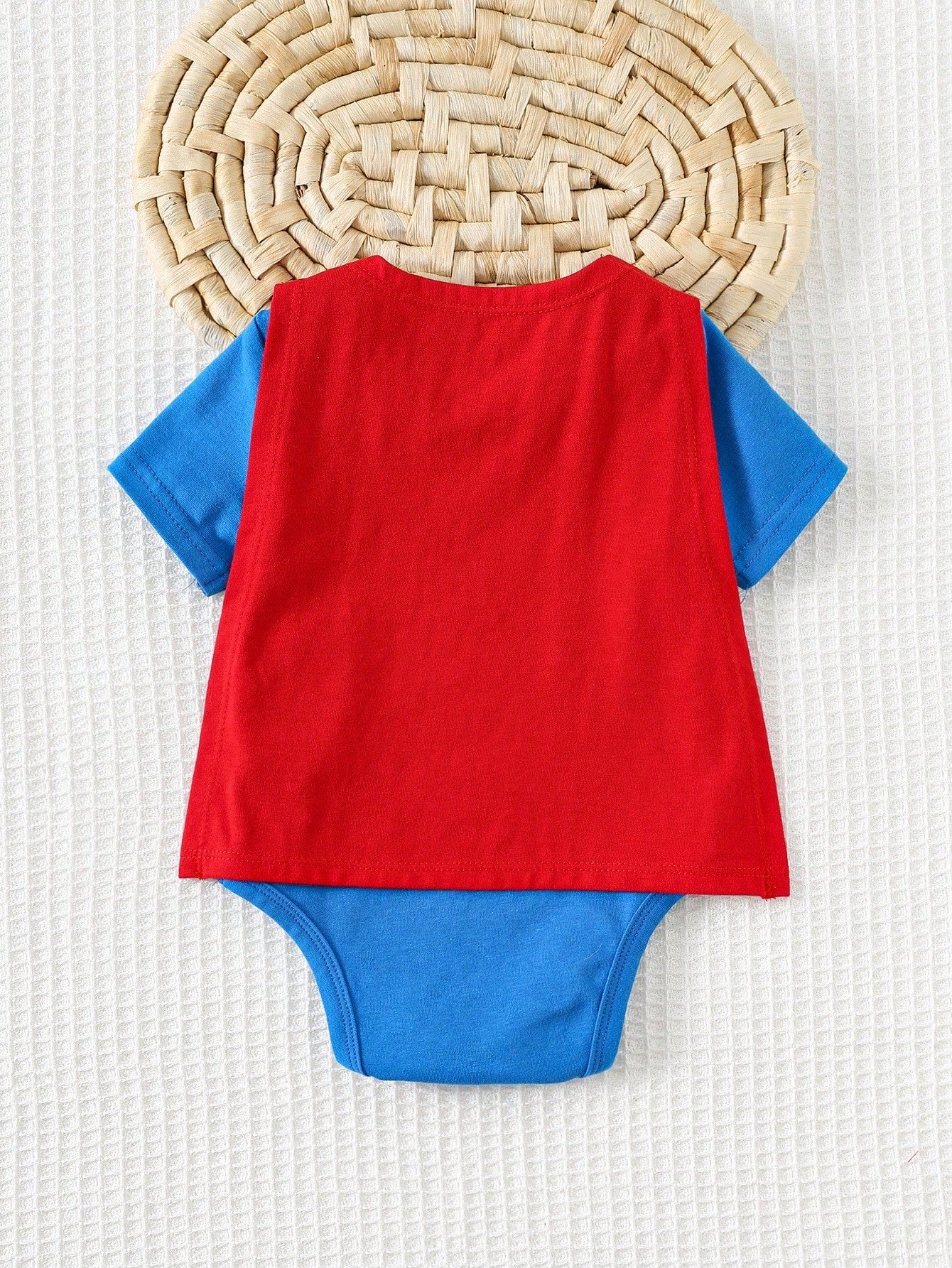 SHEIN SUPERMAN X Cozy Pixies Newborn Baby Boy Graphic Round Neck Short Sleeve Bodysuit&Solid Color Cape 2pcs Set Superhero Cartoon Clothes Character
