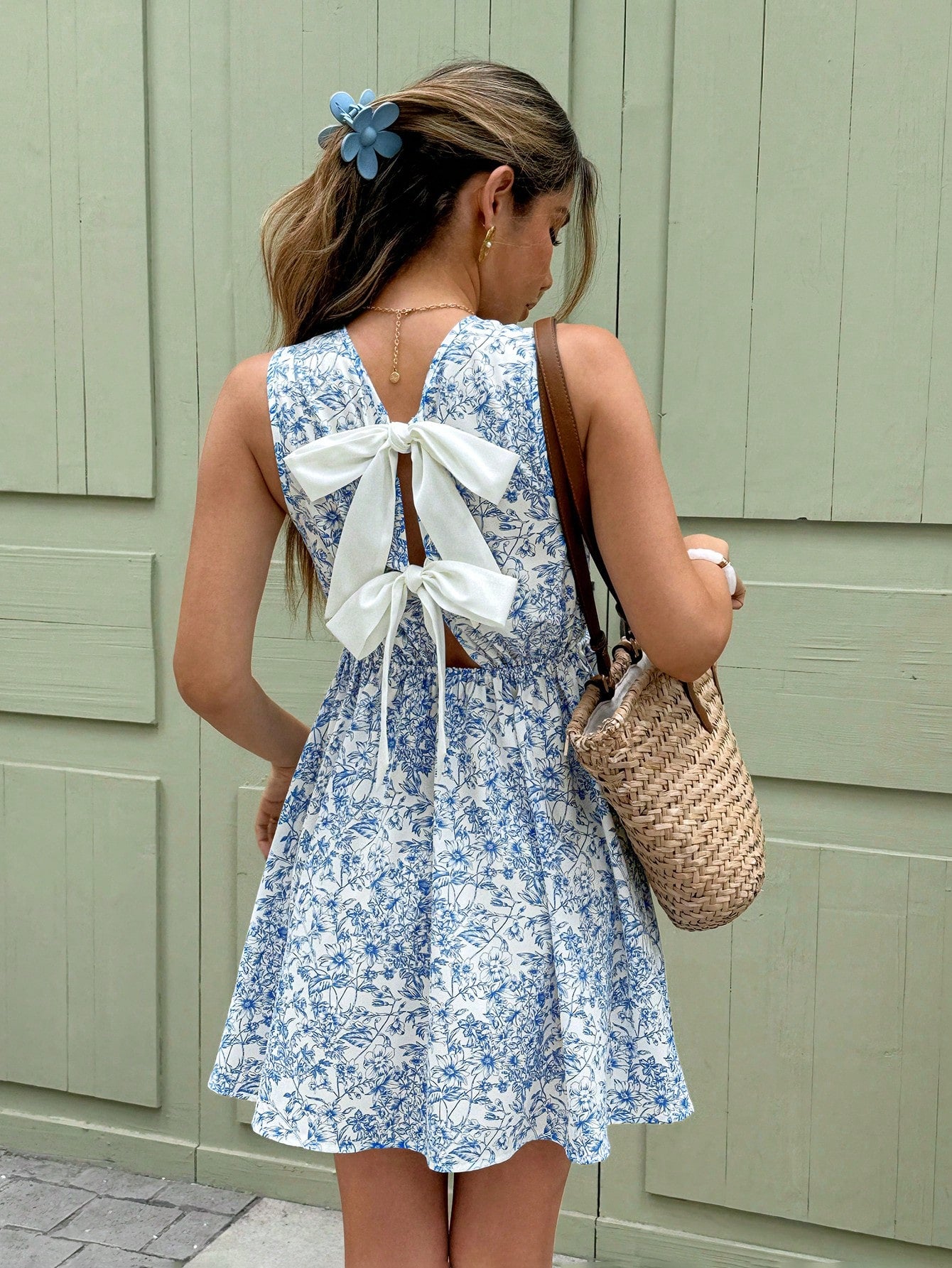 SHEIN Serisse Women's Vacation Floral Print Backless Bow Sleeveless Mini Dress,Bohemian Clothes Summer Beach Holiday Resort