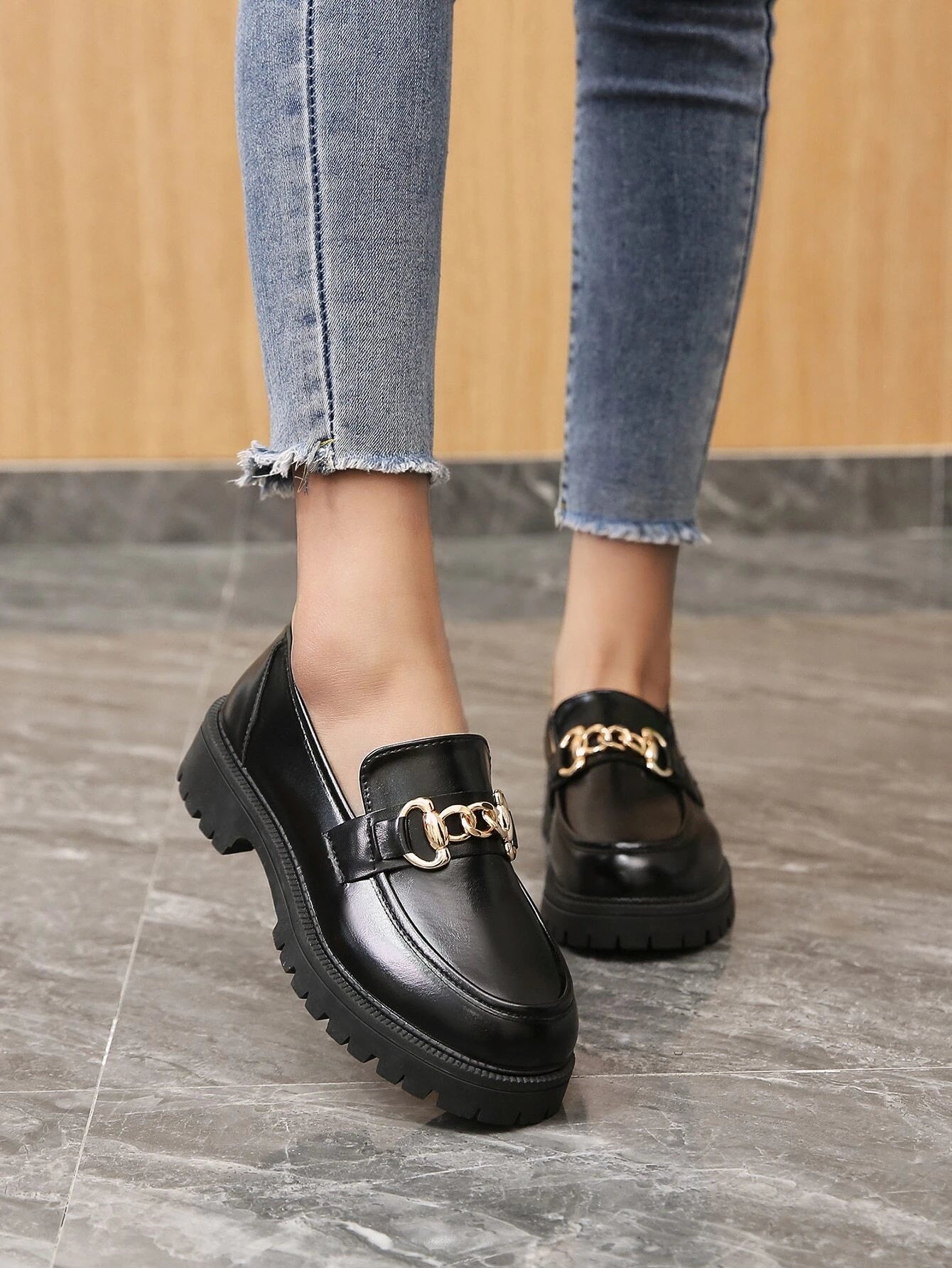SHEIN Round Toe Flats Women Minimalist Chain Decor Loafers | Sandal SHEIN Round Toe Flats Women Minimalist Chain Decor Loafers | Sandal